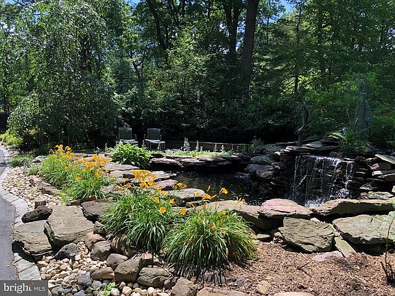 2nd image of 400 Highview Dr