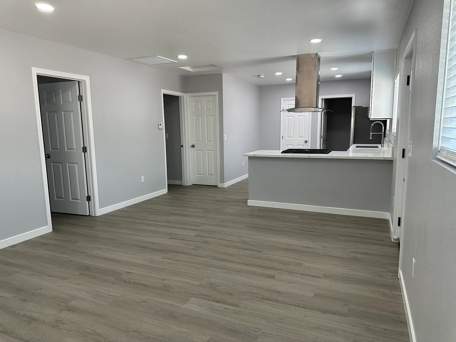 2 bed, 1013 sqft, $3,100 — Photo 4