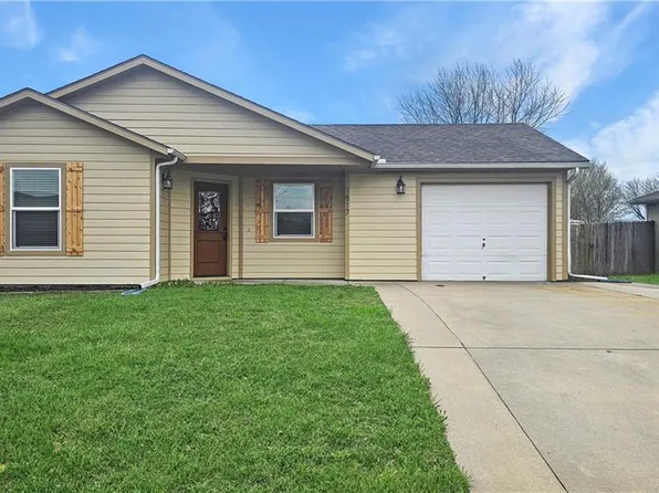 1817 Atherton Ct, Lawrence, KS 66044