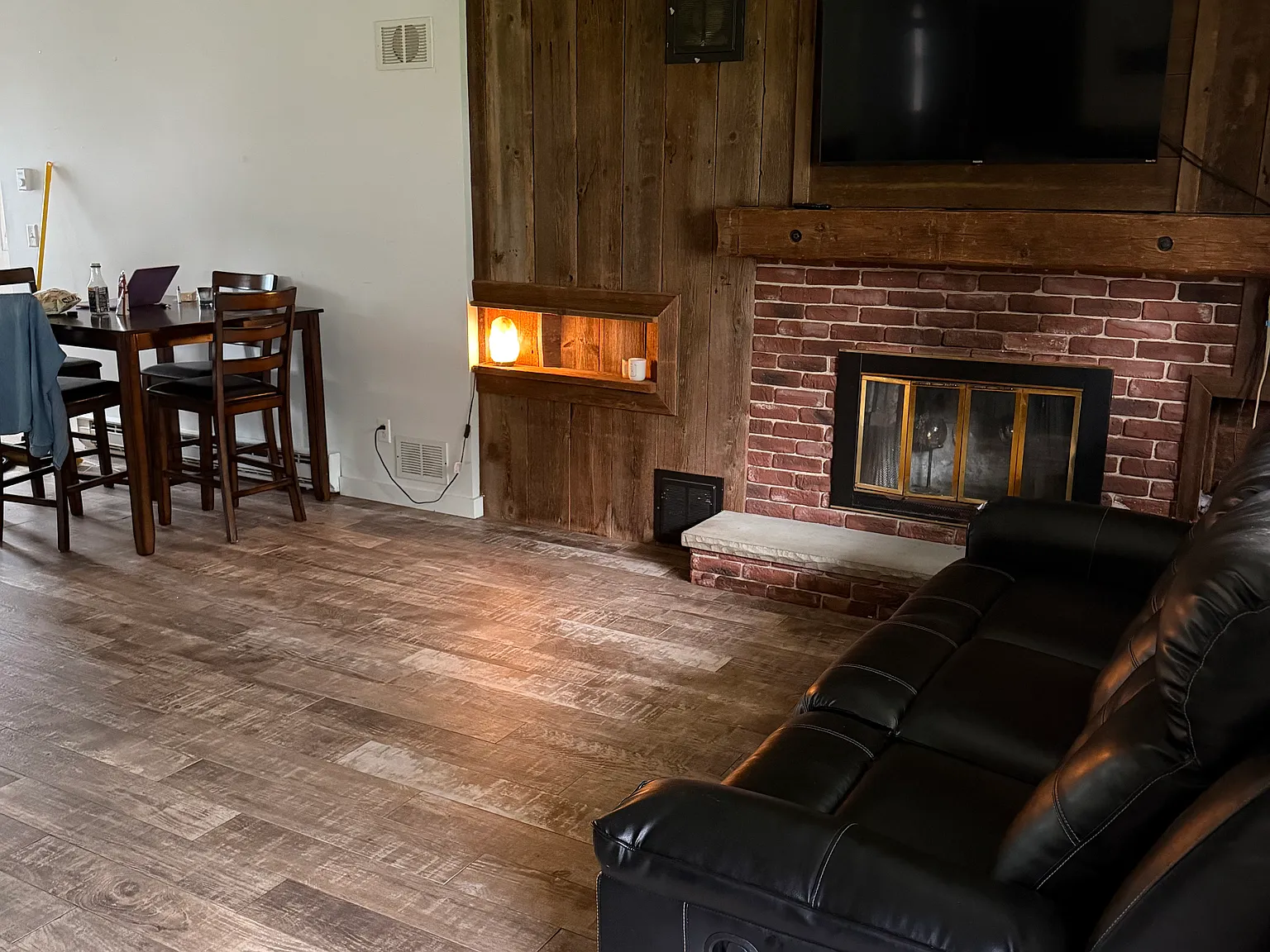 2 bed, 949 sqft, $1,800 — Photo 3