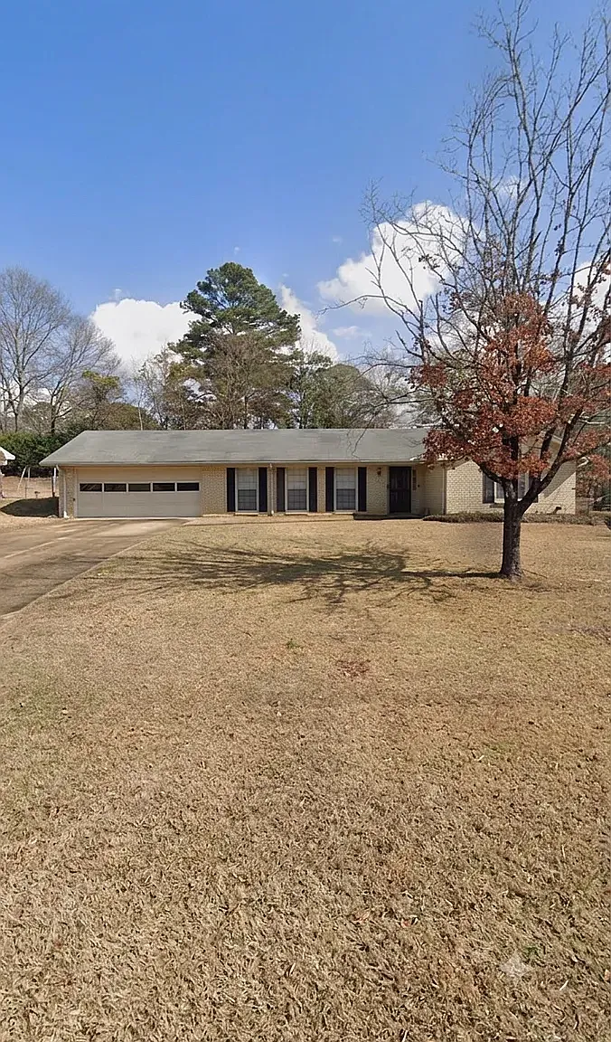 3 bed, 1622 sqft, $1,615 — Photo 1