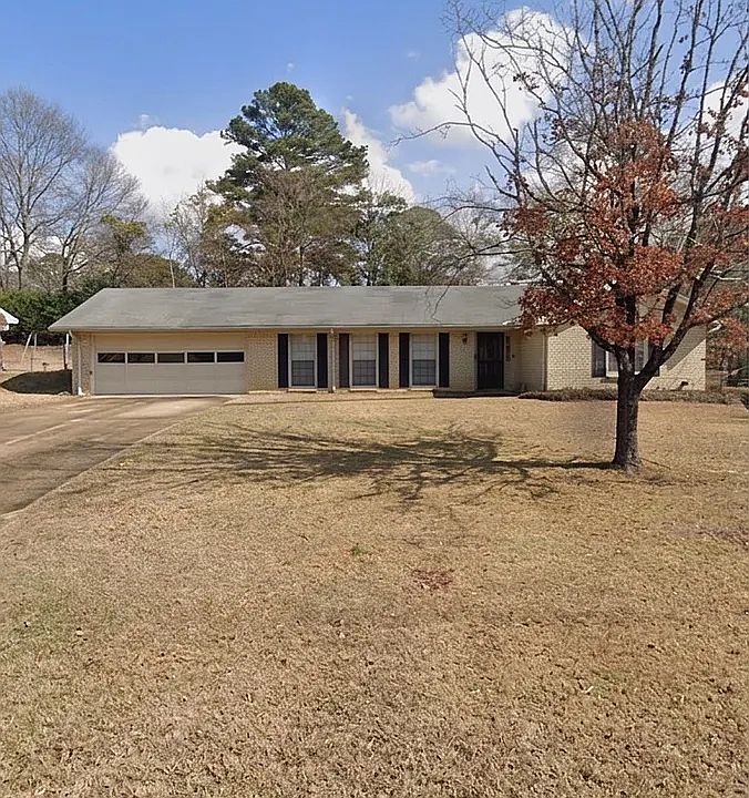 1st image of 601 Larkin Ln