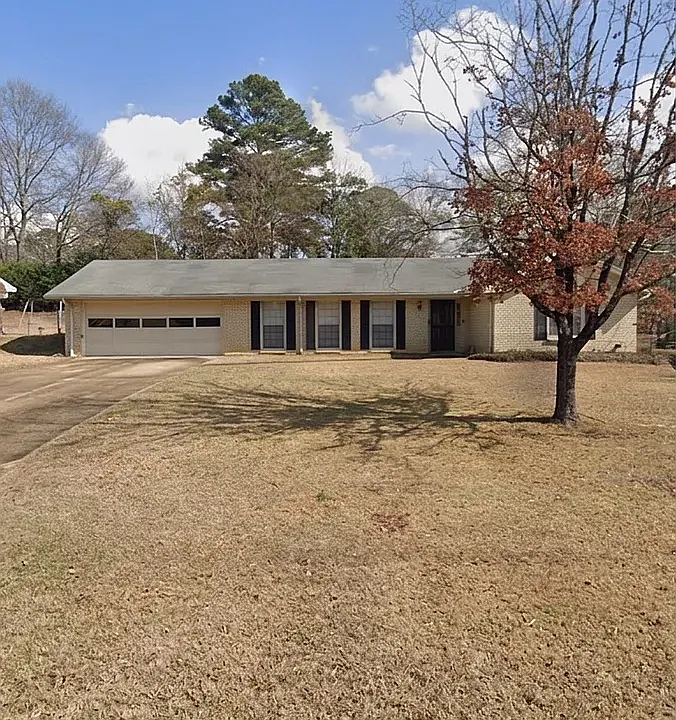 601 Larkin Ln