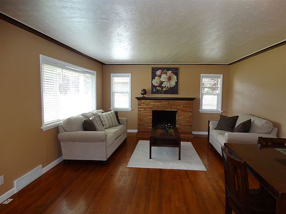 3rd image of 14210 E Broadway Ave