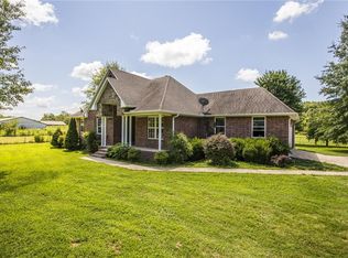 825 E Lake Rd, Springdale, AR 72762