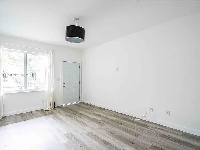 1561 Jefferson Ave #5 — Photo 6