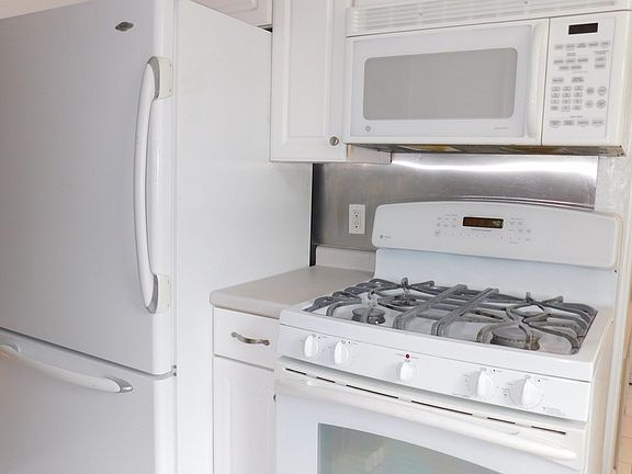 4th image of 220 SE 8th St #1