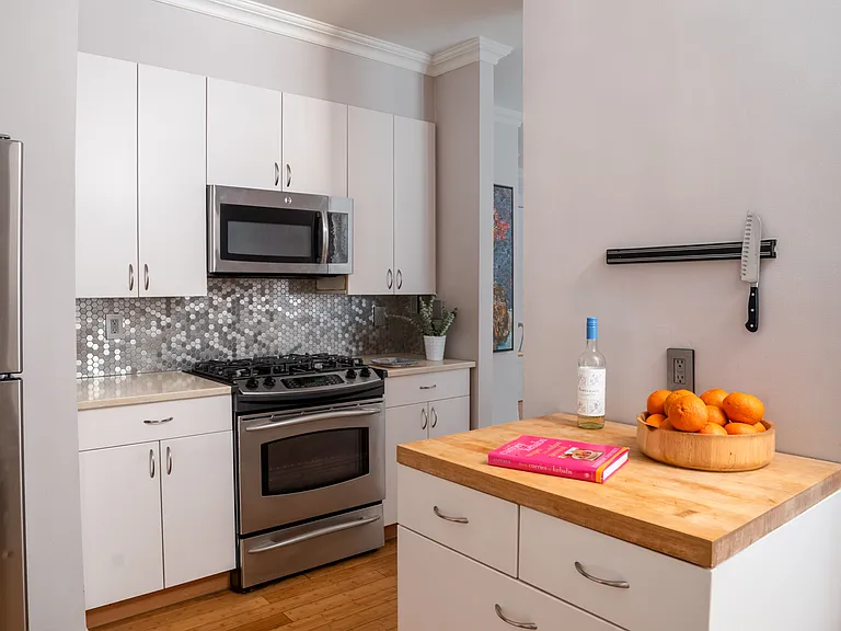 200 W 54th St #2D — Photo 5