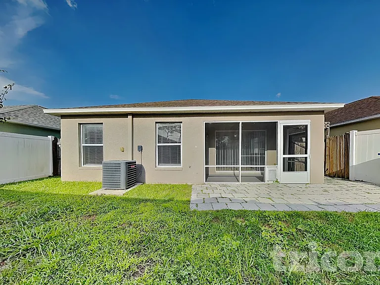 11749 Lynmoor Dr — Photo 15