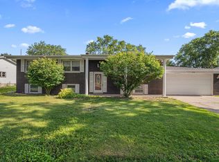 1810 W 93rd Pl, Crown Point, IN 46307