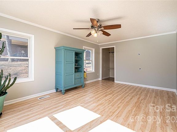 5th image of 1411 Hickory Nut Ln