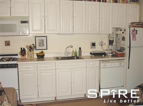 4th image of 200 W 96th St Frnt 3