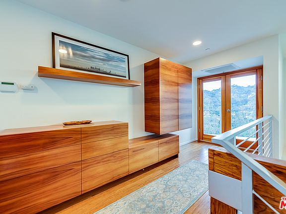 5th image of 3840 Alta Mesa Dr