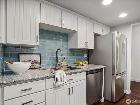 5th image of 10504 NE 32nd Place #G206