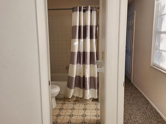 4th image of 5200 Taylor St N #1/2
