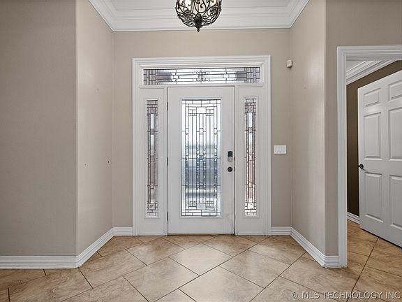 3rd image of 3102 Stone Creek Dr