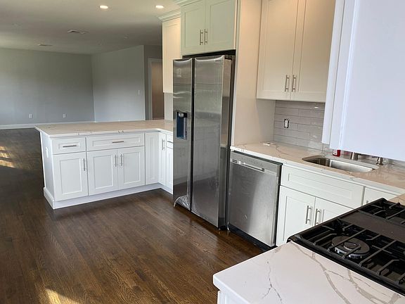 4th image of 62 Lloyd Dr
