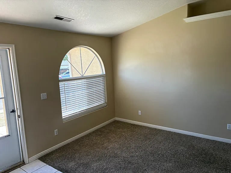 507 N 2310 E — Photo 8