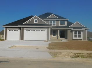 720 N Sparrow Way, Grafton, WI 53024