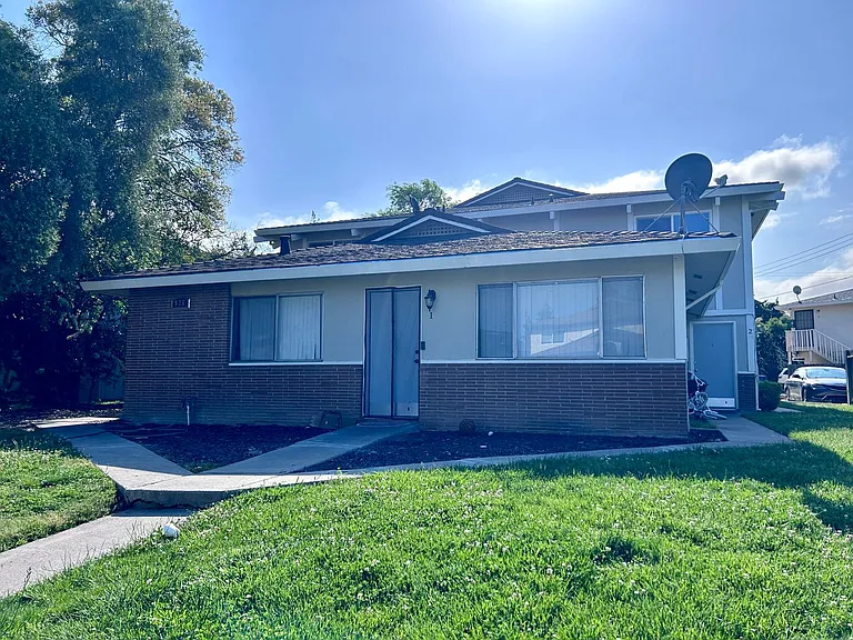 926 Carro Dr — Photo 1