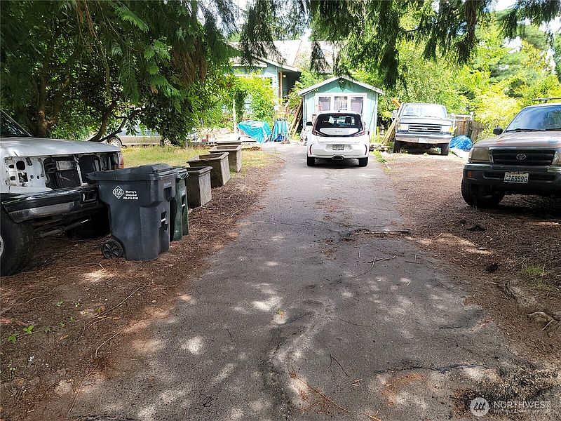 2nd image of 1325 23rd Avenue SW
