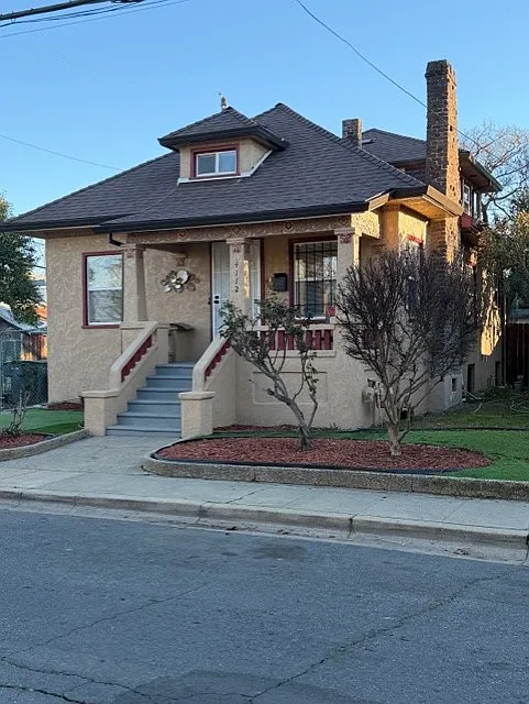 3 bed, 1.5 bath, 1900 sqft, $2,800 — Photo 1