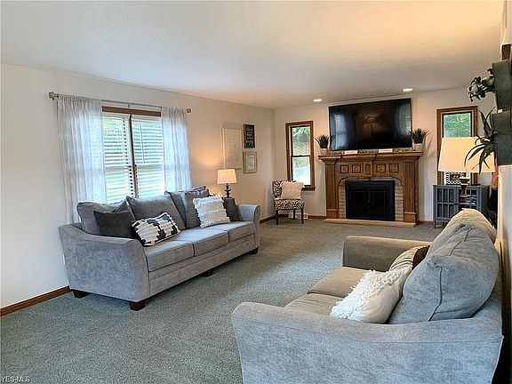 3rd image of 316 Aspen Dr
