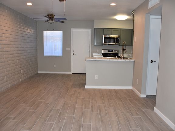 Large hall with open concept kitchen