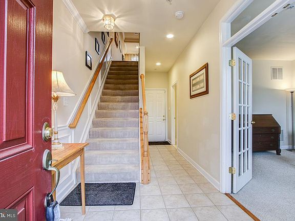 3rd image of 315 Garden View Sq