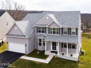 2690 Saint Victoria Dr, Gilbertsville, PA 19525