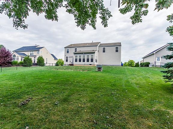 4th image of 148 Christina Dr