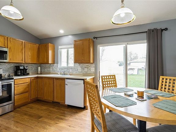 2nd image of 3001 SW Sunnybrooke Dr