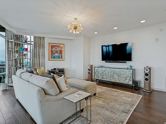 4th image of 4242 Broadway #1702