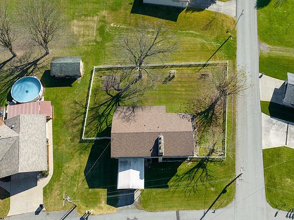 3rd image of 240 Hickory St