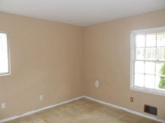5th image of 3390 Pawnee Trl SW