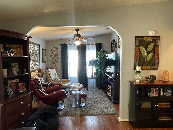 3rd image of 2706 Lake Haven Dr