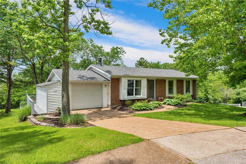7319 Terri Robyn Dr photo 1