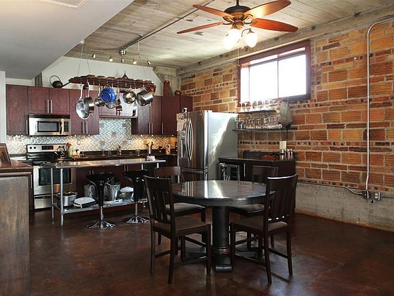 2nd image of 2205 McKinney St APT 407