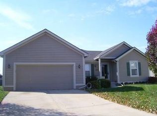 1036 Woodson Cir, Gardner, KS 66030