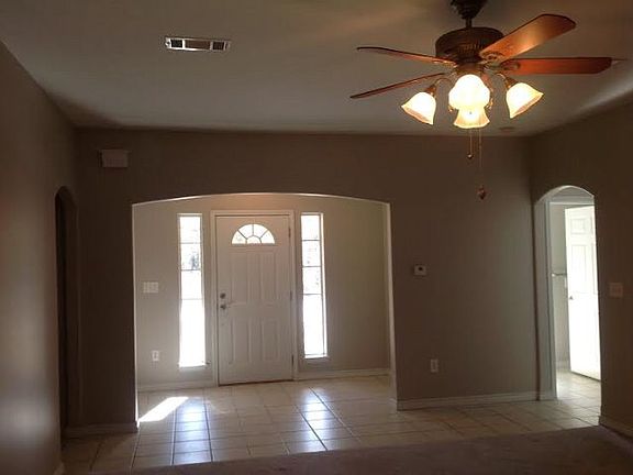 3rd image of 310 Hunters Glen Dr