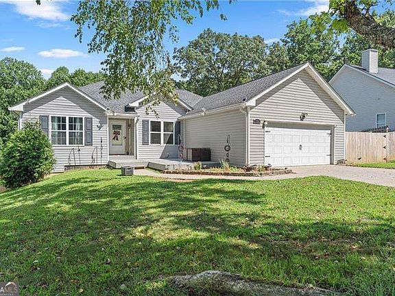3rd image of 104 Legend Creek Dr