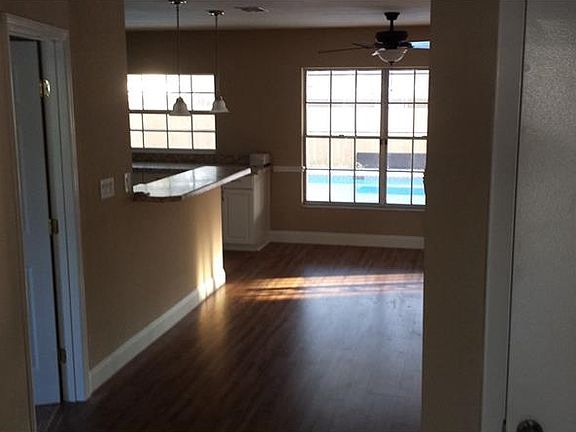 3rd image of 128 Sandburg Ln