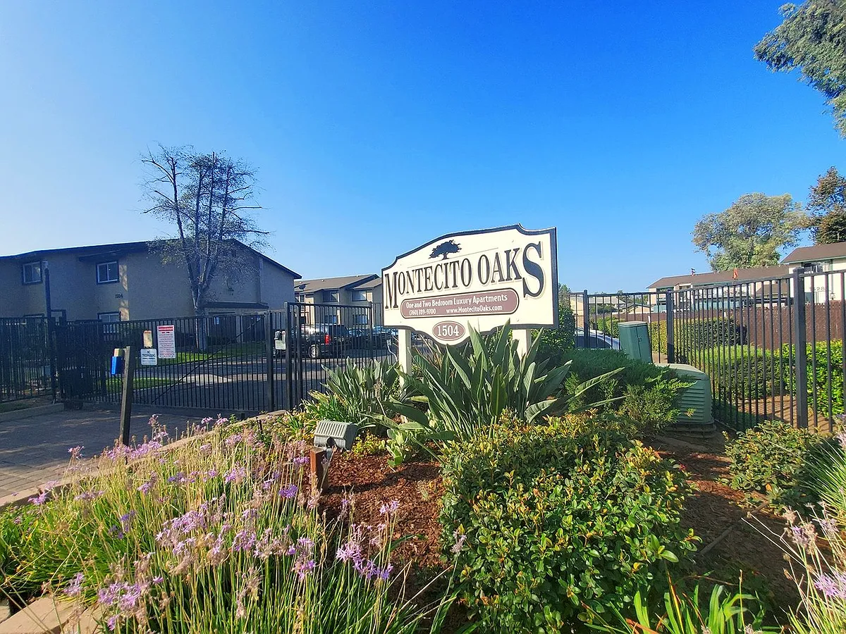 Building Photo - Montecito Oaks