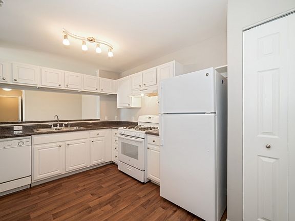 3rd image of 1404 Canterfield Pkwy W #0