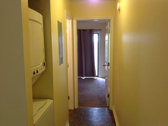 Laundry/Hall