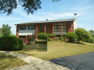 651 Oklahoma Cir, Elk Grove Village, IL 60007