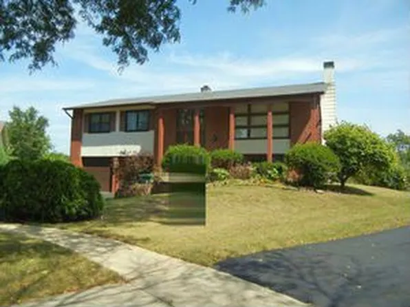 651 Oklahoma Cir, Elk Grove Village, IL 60007