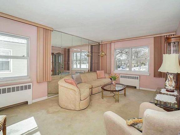 3rd image of 606 William St