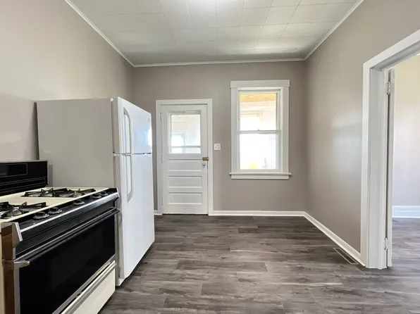 1148 W 5th St, Dubuque, IA 52001