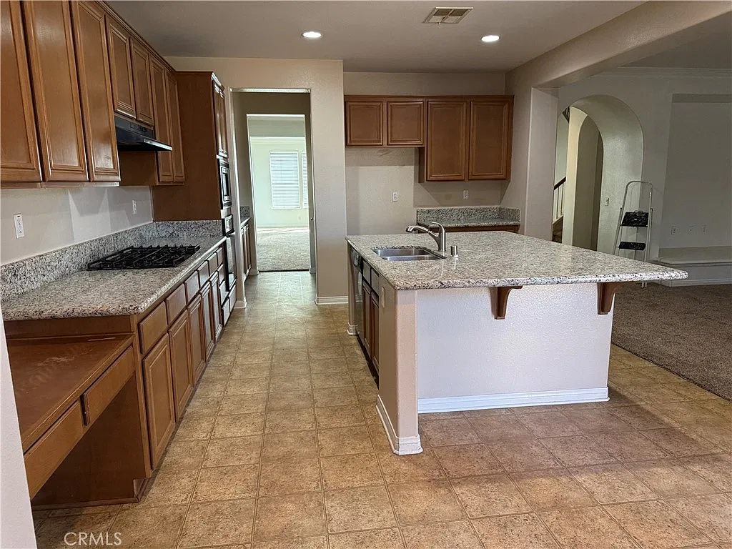 6 bed, 5.5 bath, 4394 sqft, $4,995 — Photo 3